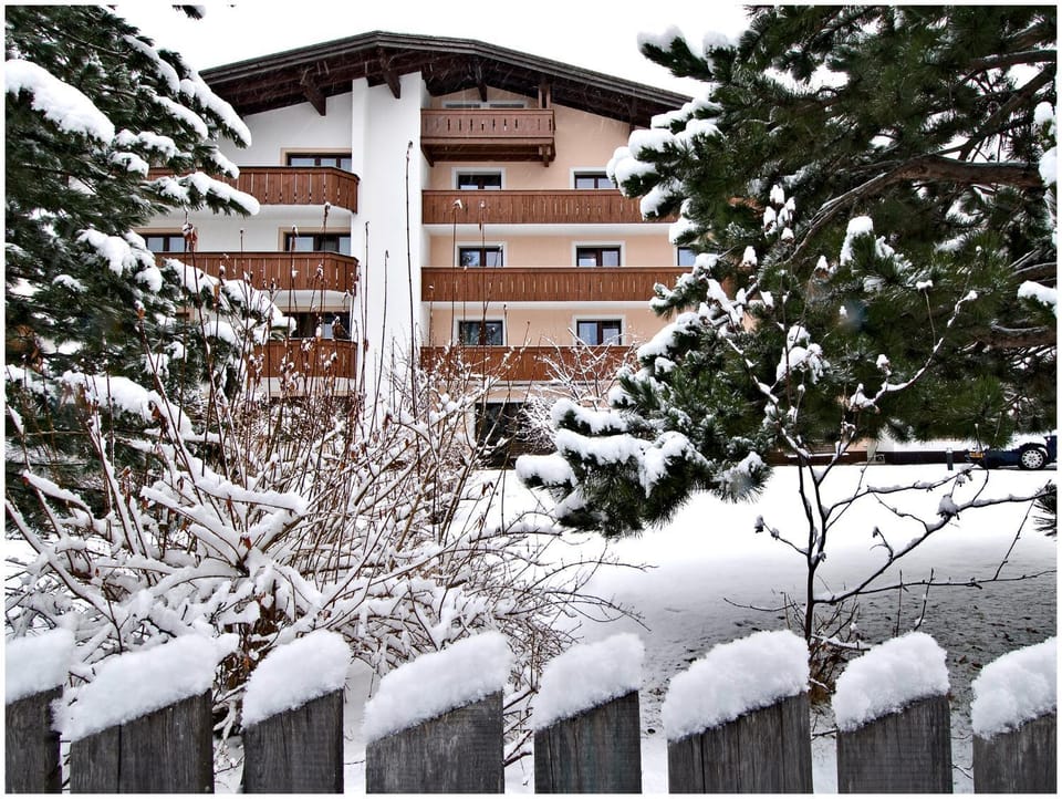 Facade/entrance, Winter