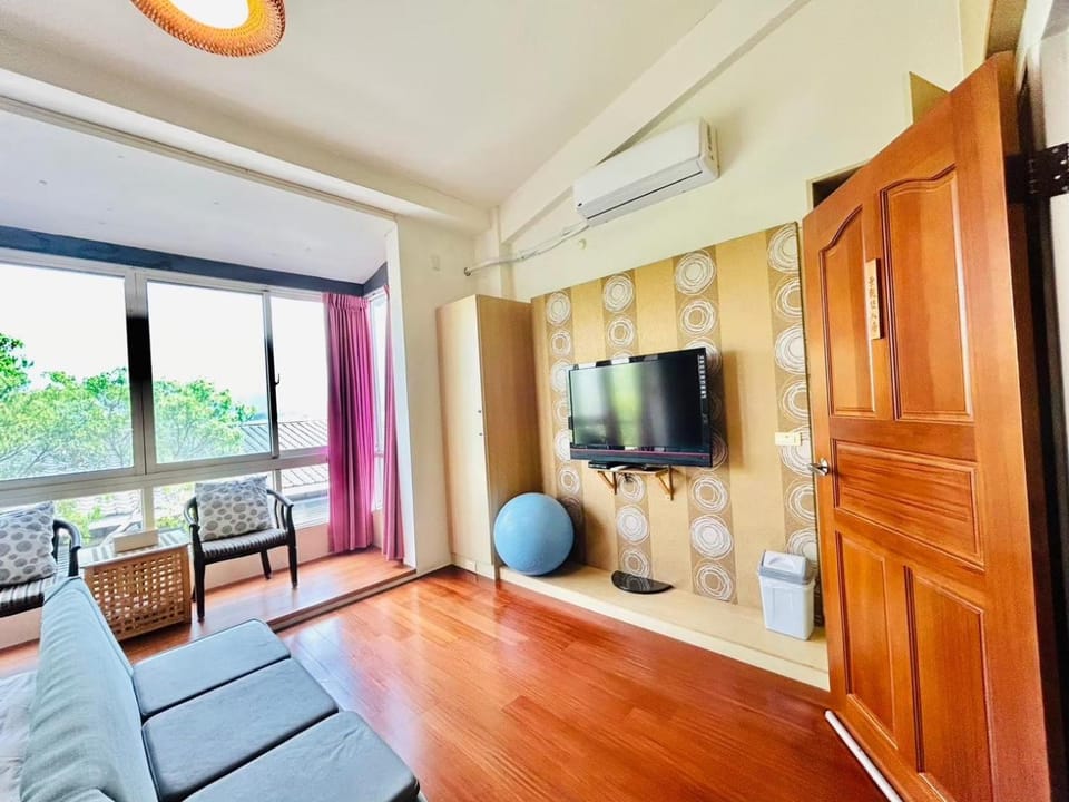 TV and multimedia, air conditioner