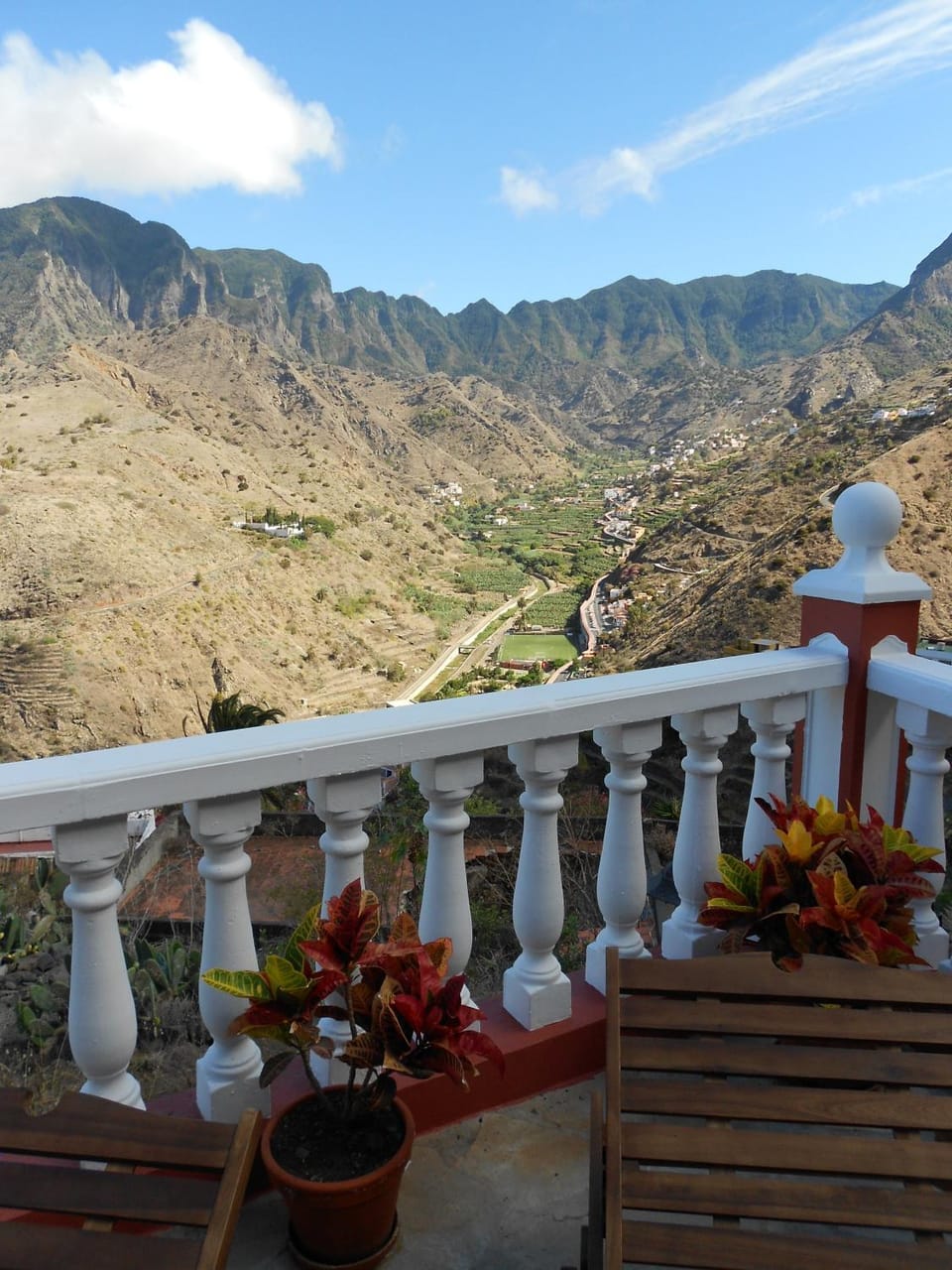 Balcony/Terrace, City view, Mountain view