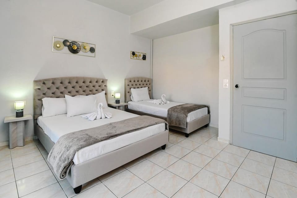Bed, Bedroom, towels