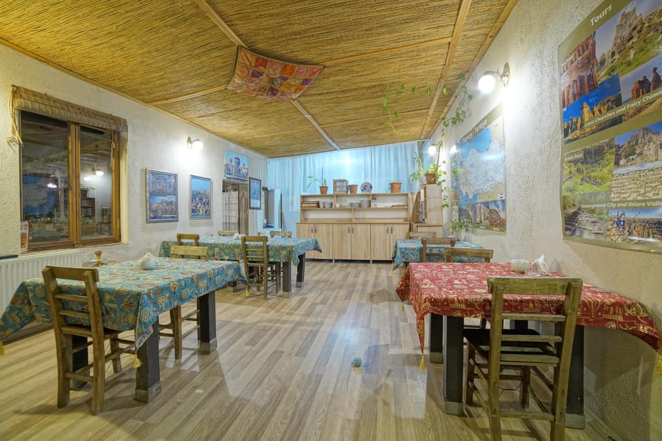 Restaurant/places to eat, Lounge or bar, Dining area
