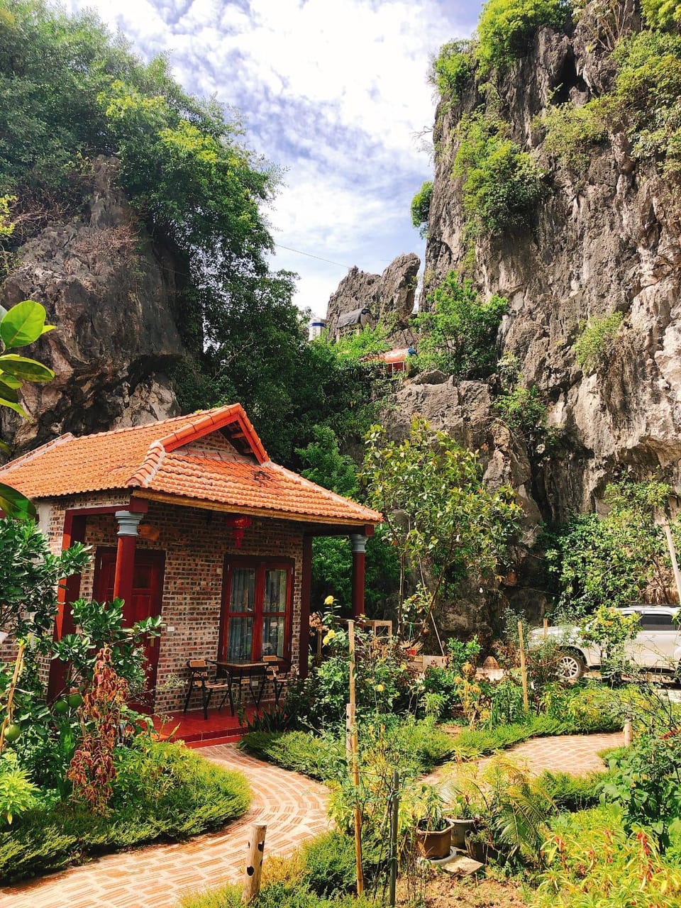 Property building, Natural landscape, Garden, Mountain view