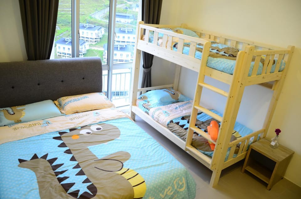 Bedroom, bunk bed