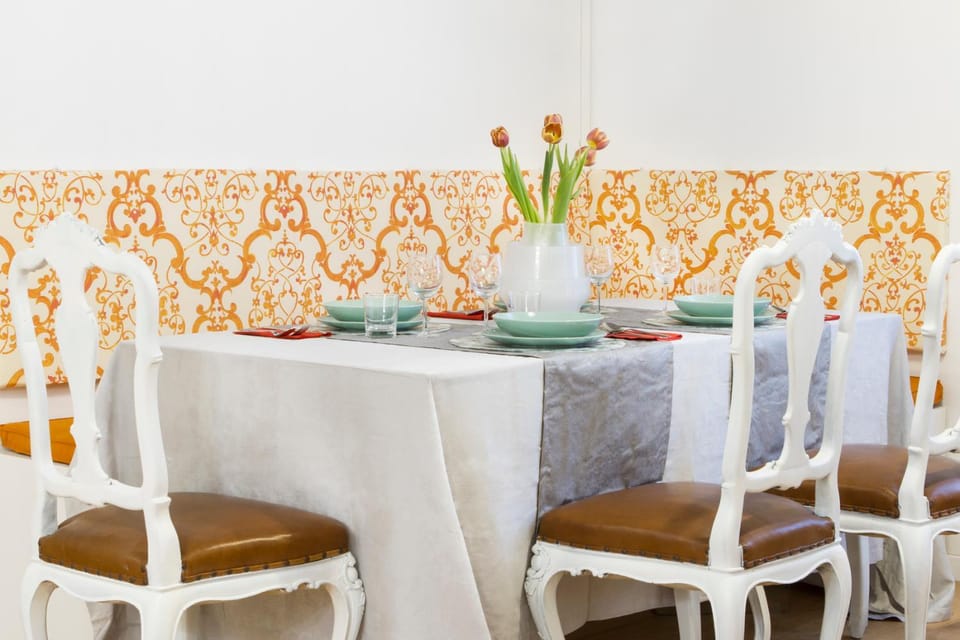 Living room, Dining area, Inner courtyard view