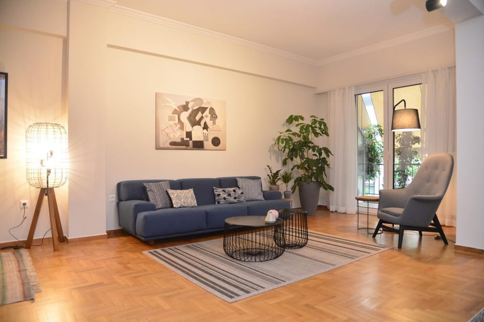 Living room, Photo of the whole room