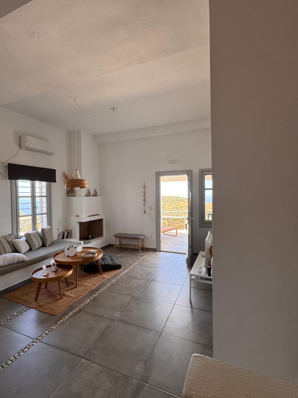 Living room, air conditioner, air conditioner