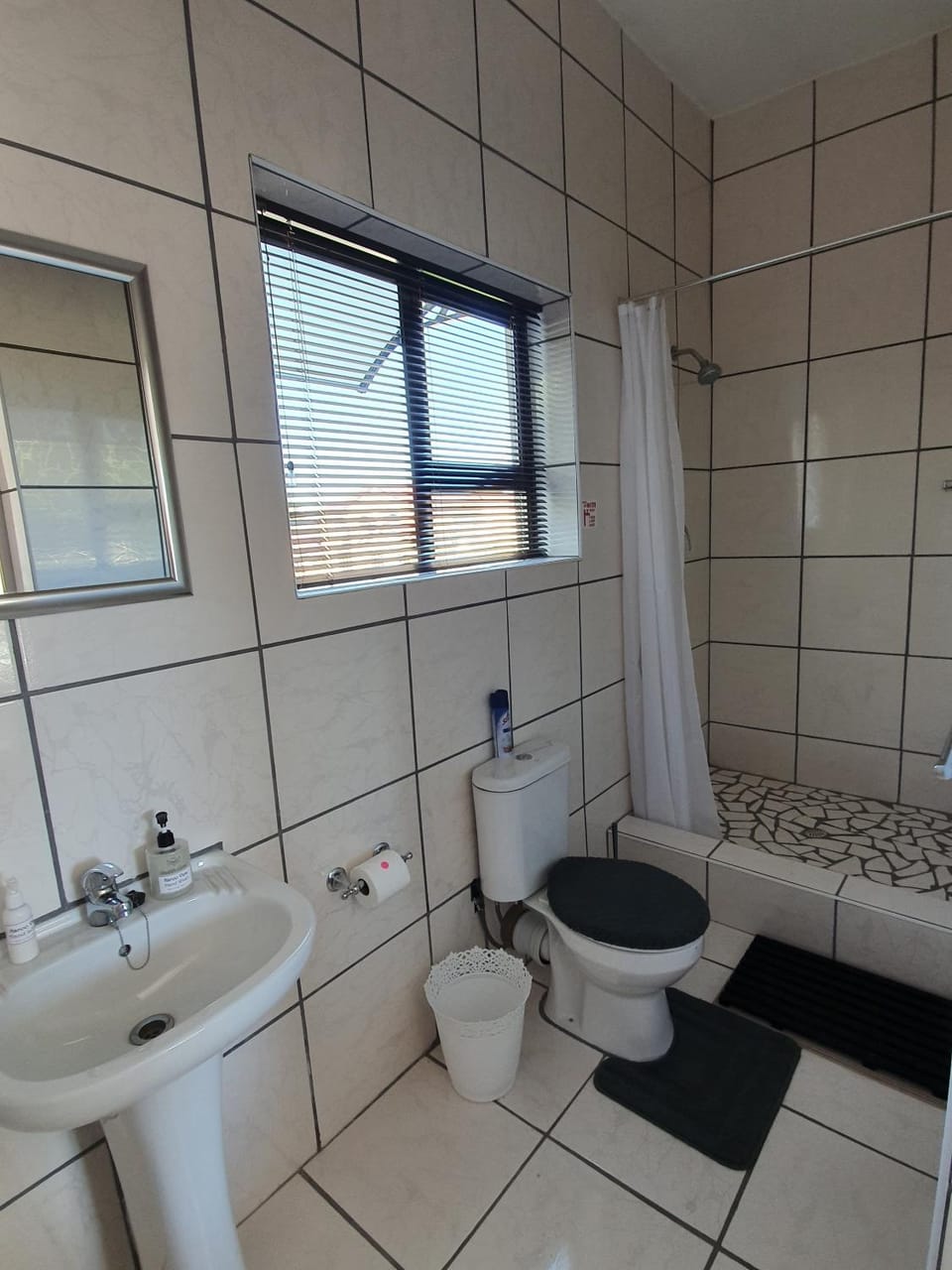 Bathroom, Garden view