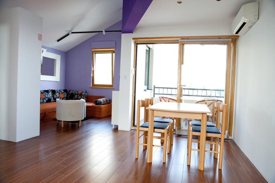 People, Coffee/tea facilities, View (from property/room), Dining area, Food
