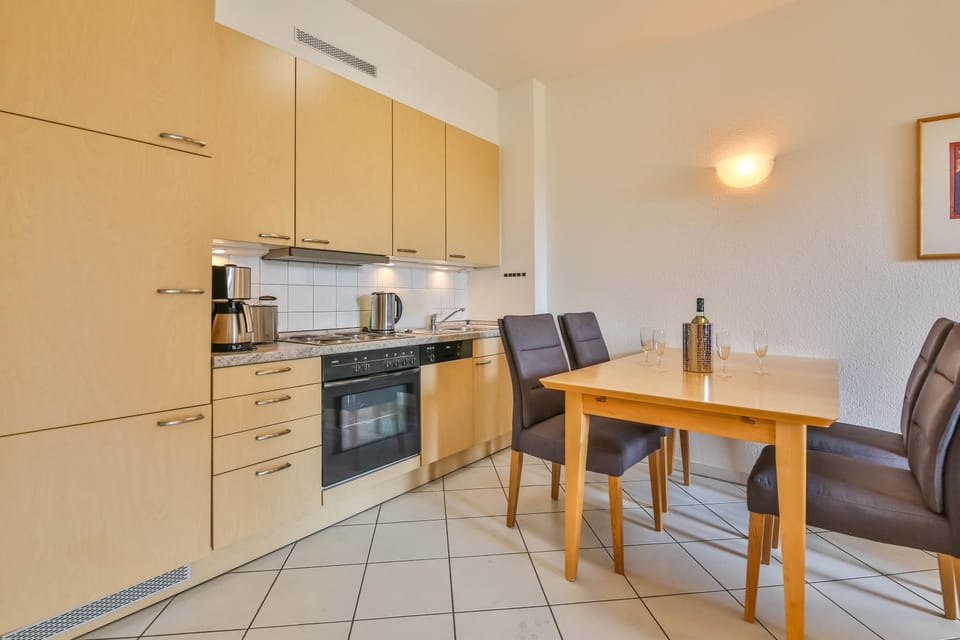 Kitchen or kitchenette, Dining area, Food