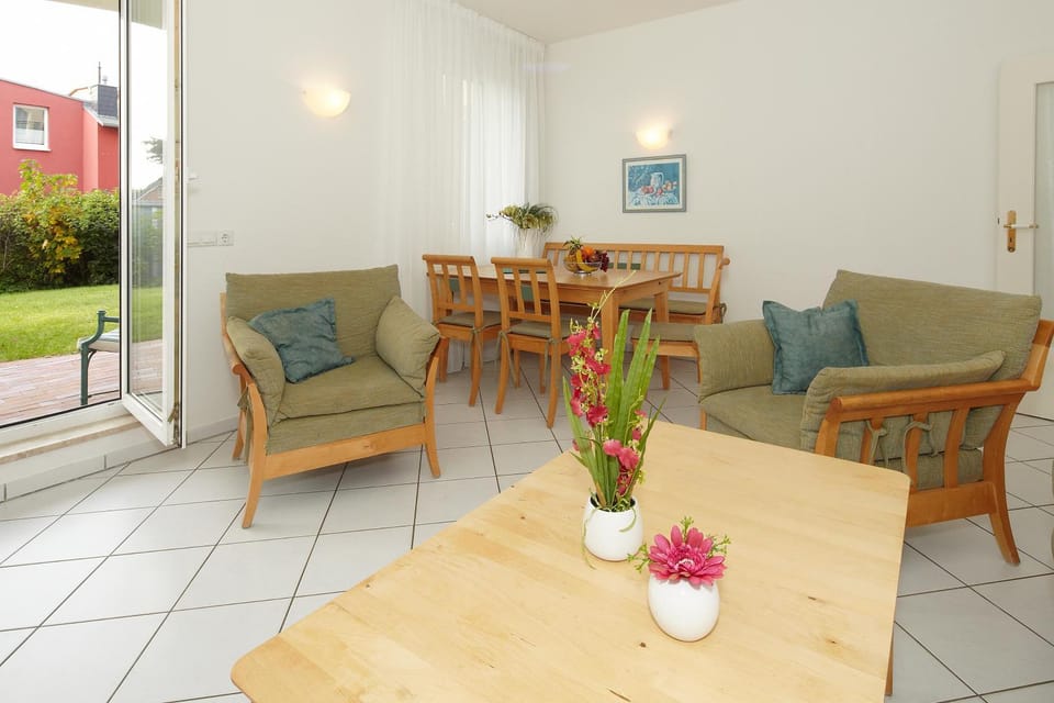 Patio, Balcony/Terrace, Living room, Seating area, Dining area