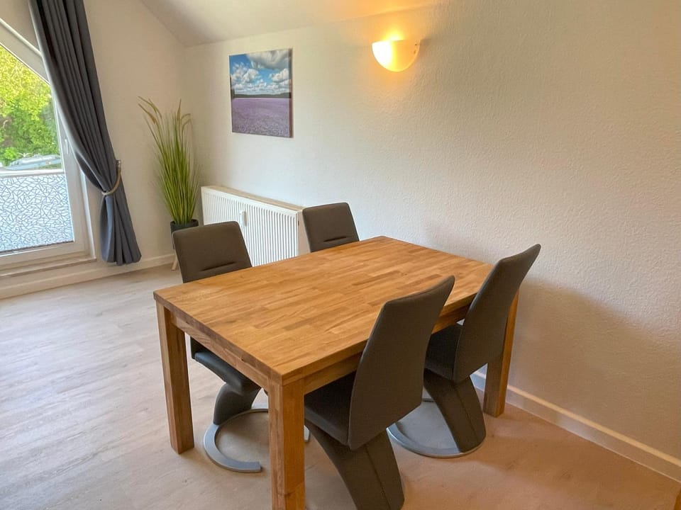 Dining area, Food