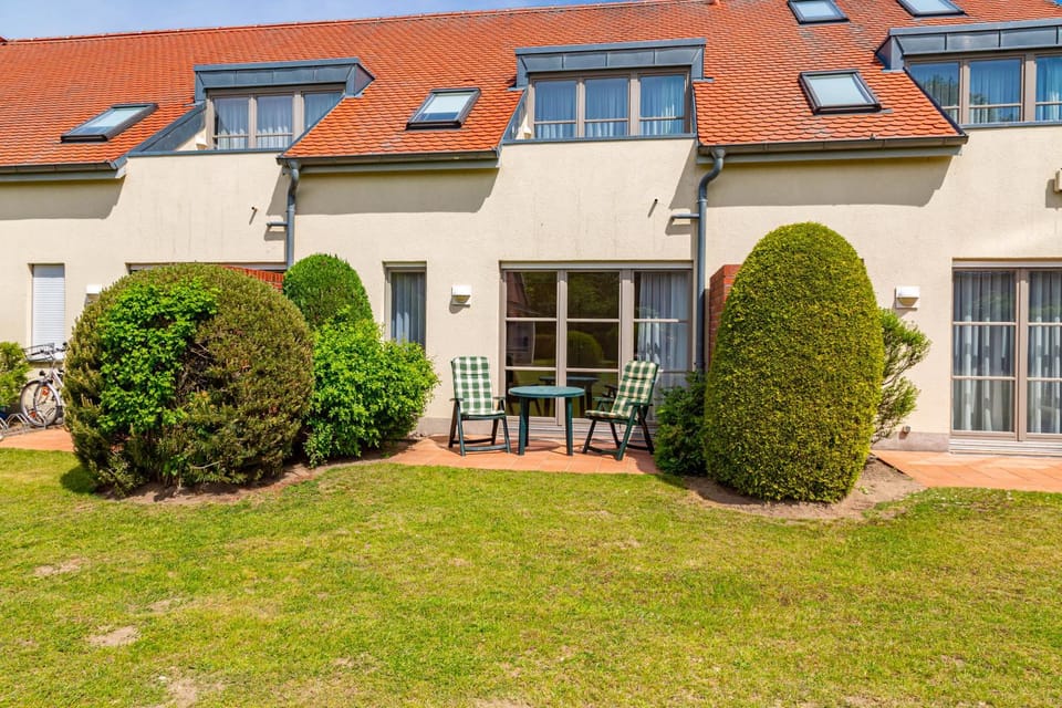 Property building, Garden, Balcony/Terrace