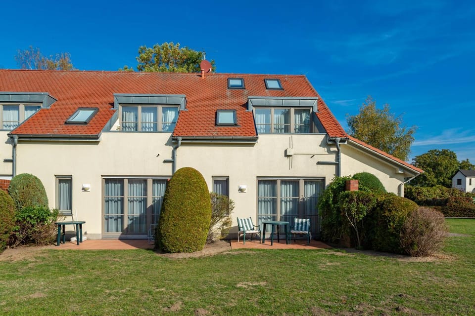 Property building, Garden, Garden view