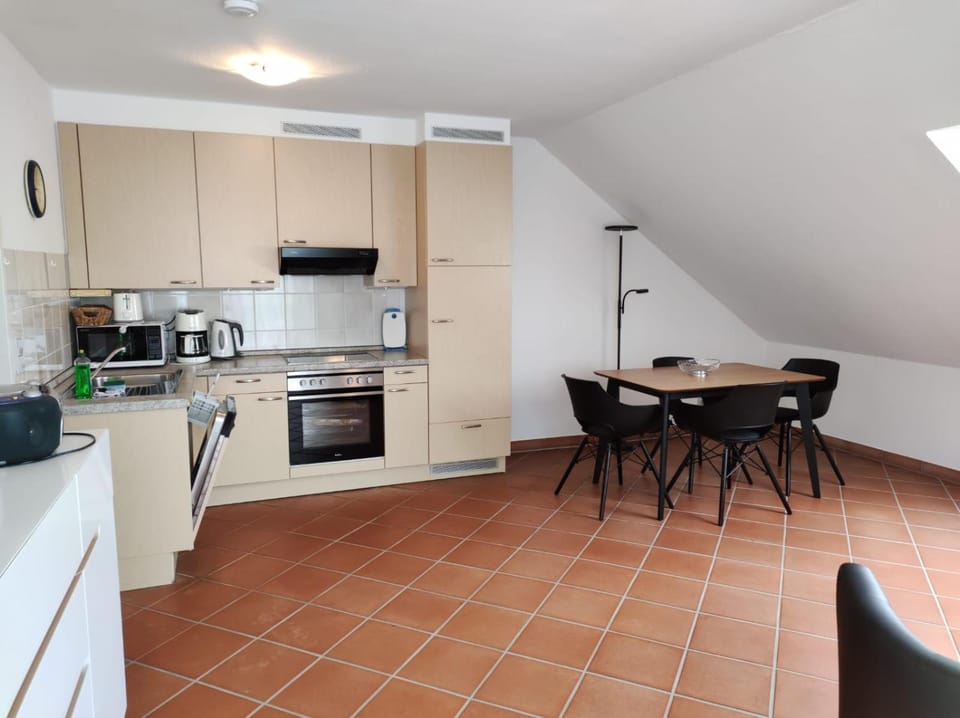 Kitchen or kitchenette, Dining area, kitchen
