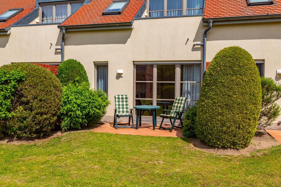 Property building, Patio, Garden
