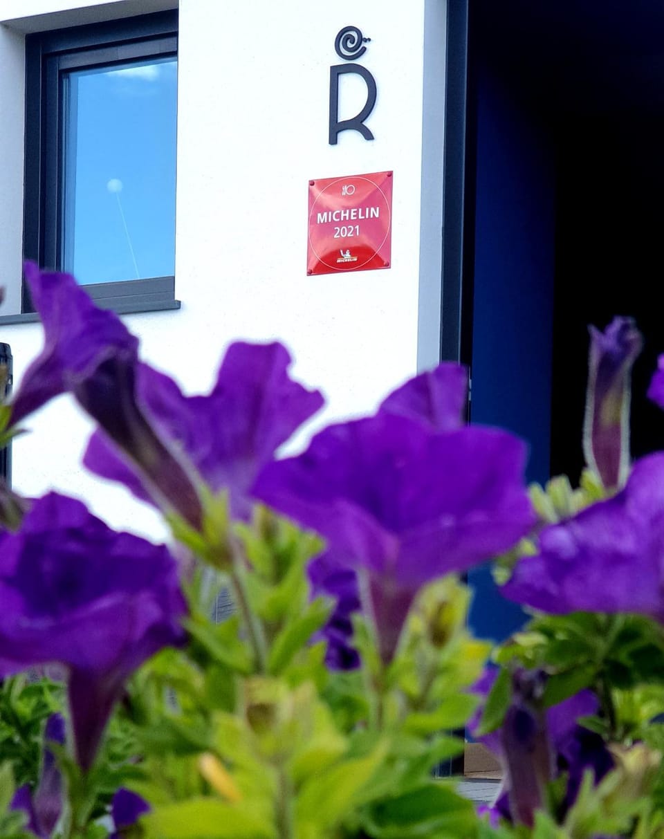 Restaurant/places to eat, Logo/Certificate/Sign