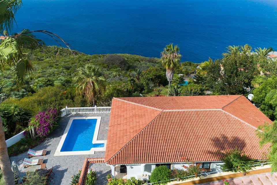 Property building, Bird's eye view, Sea view, Swimming pool