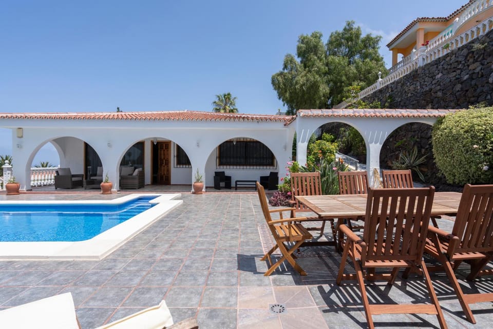Property building, Patio, Swimming pool, Swimming pool