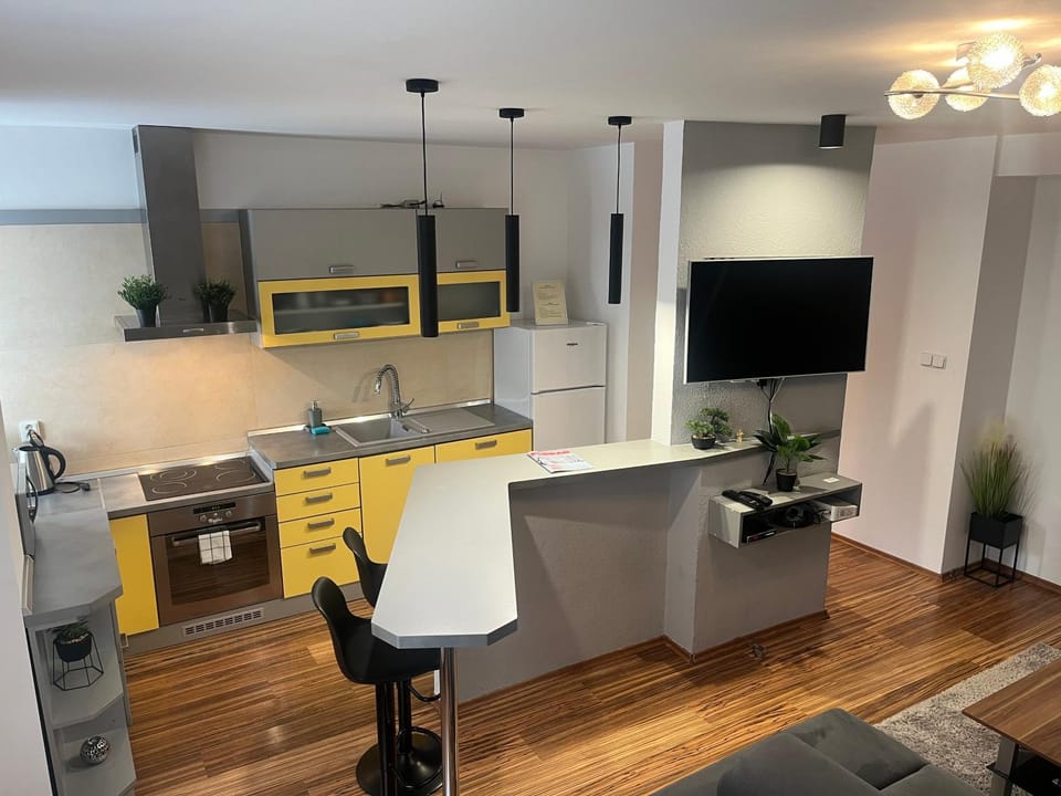 TV and multimedia, Kitchen or kitchenette, oven, stove