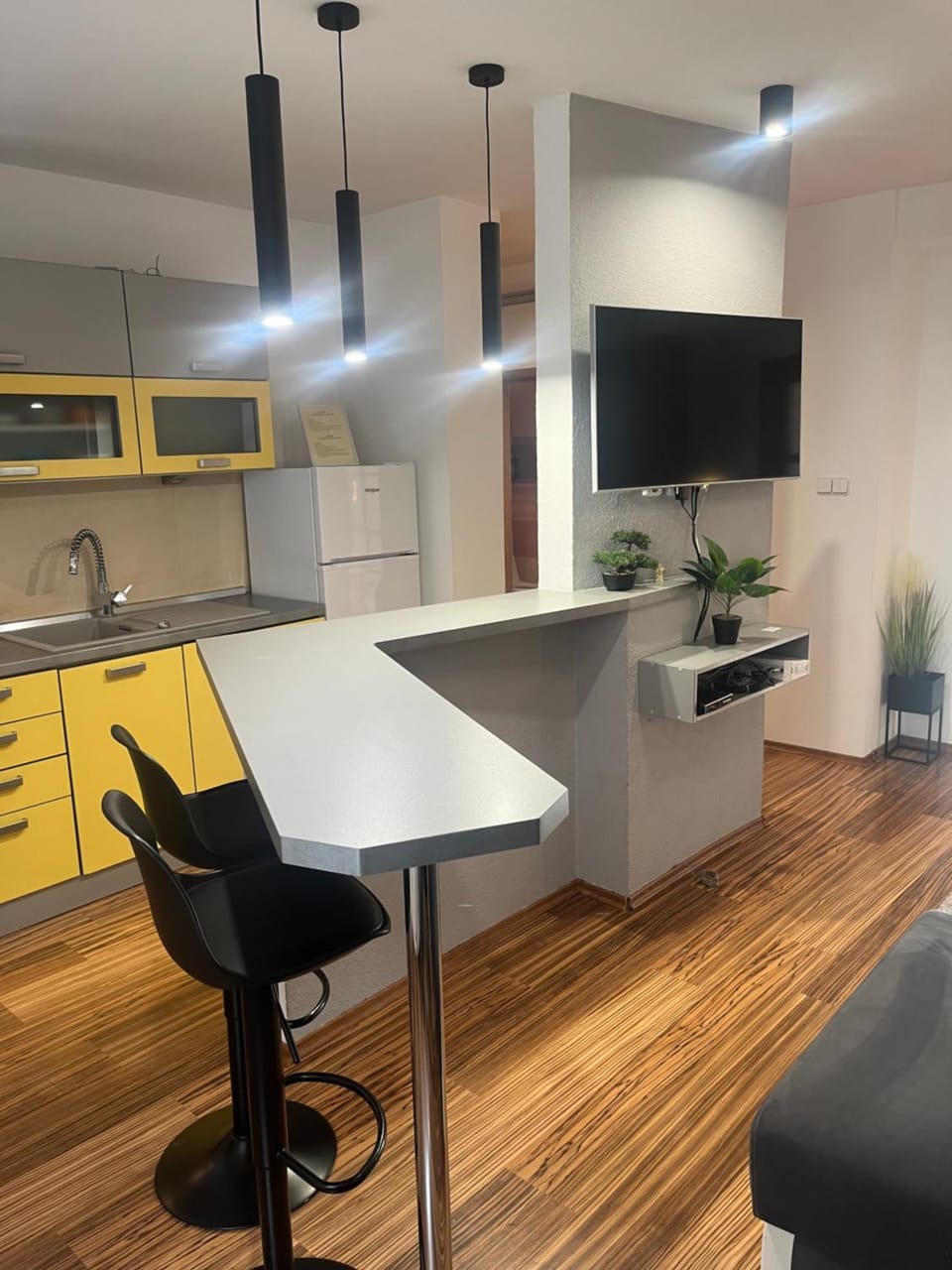 TV and multimedia, Kitchen or kitchenette, Dining area