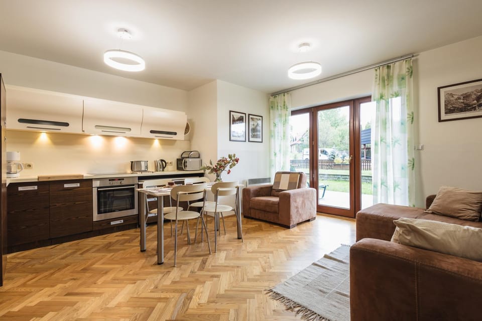 TV and multimedia, Kitchen or kitchenette, Living room, Seating area, Dining area, dishwasher, pet friendly, stove, toaster