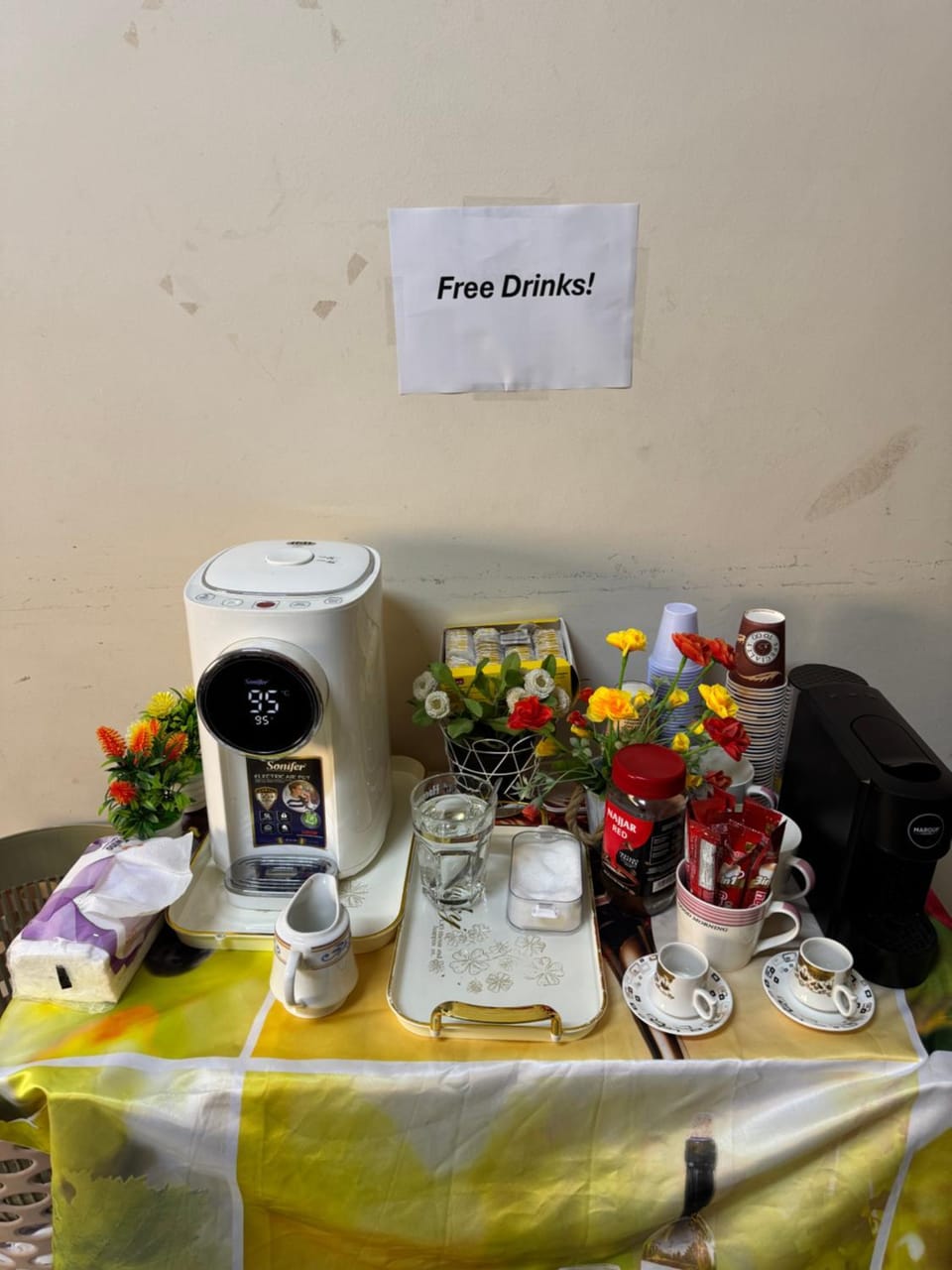 Coffee/tea facilities, Food and drinks