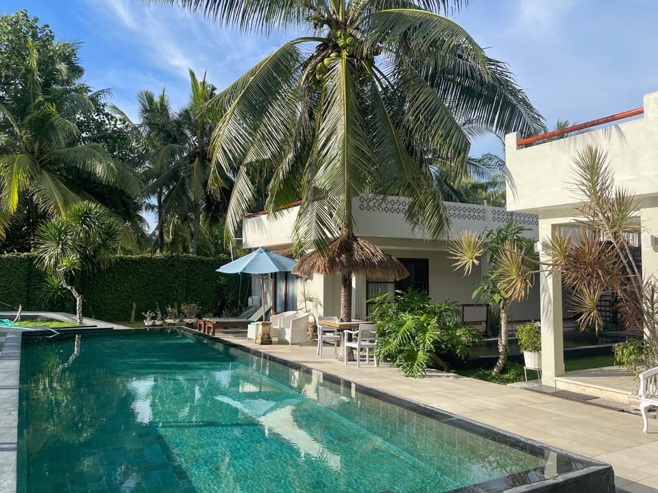 Property building, Day, Garden, Pool view, Swimming pool, sunbed