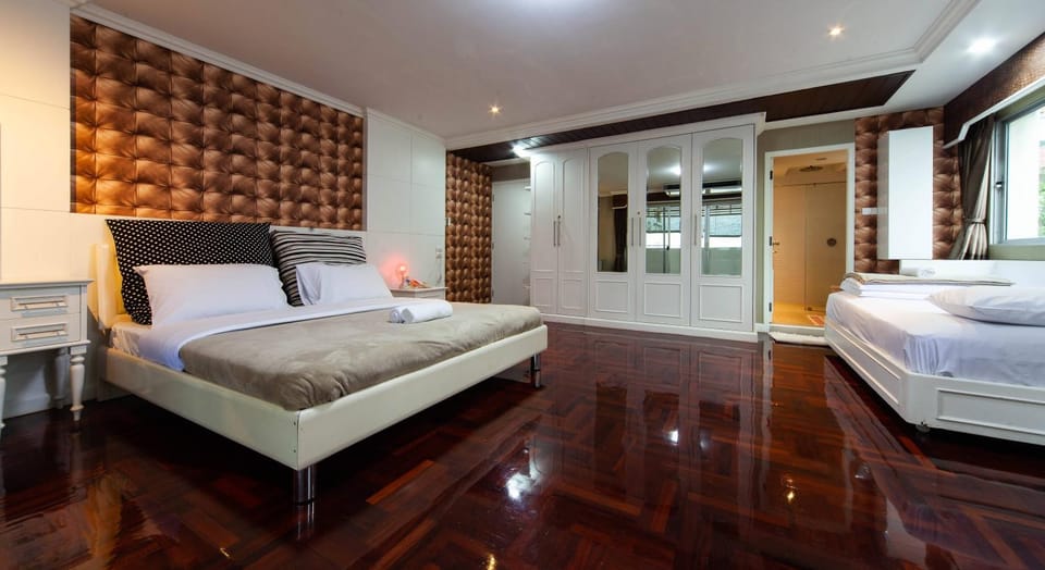 Bed, Photo of the whole room, Bedroom, towels, wardrobe