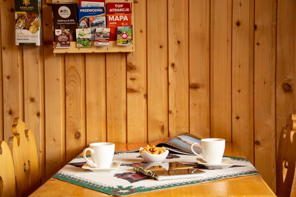 Coffee/tea facilities, Food and drinks, Dining area