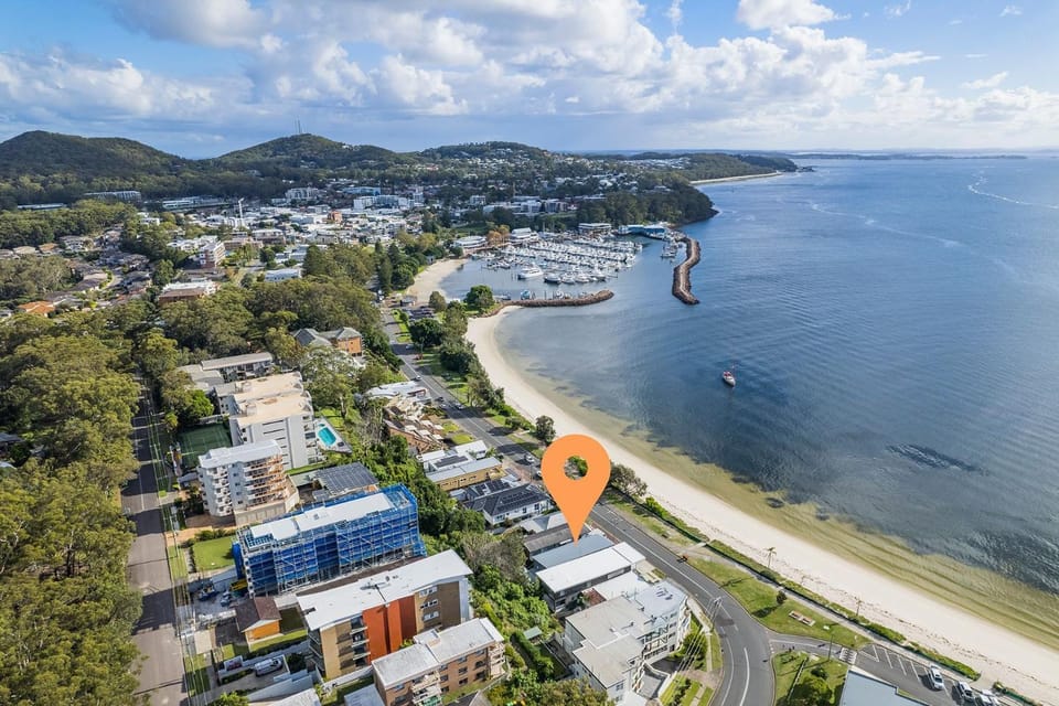 Bayside, 5,21 Victoria Parade - Unit in unbeatable location, with linen and bed making and air conditioning Apartment in Nelson Bay