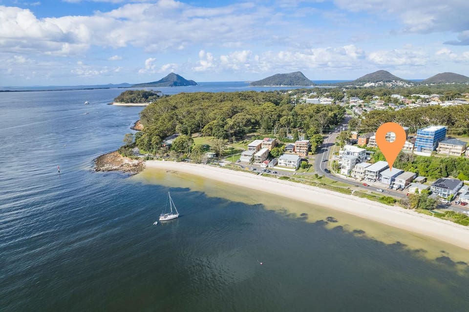 Bayside, 5,21 Victoria Parade - Unit in unbeatable location, with linen and bed making and air conditioning Apartment in Nelson Bay