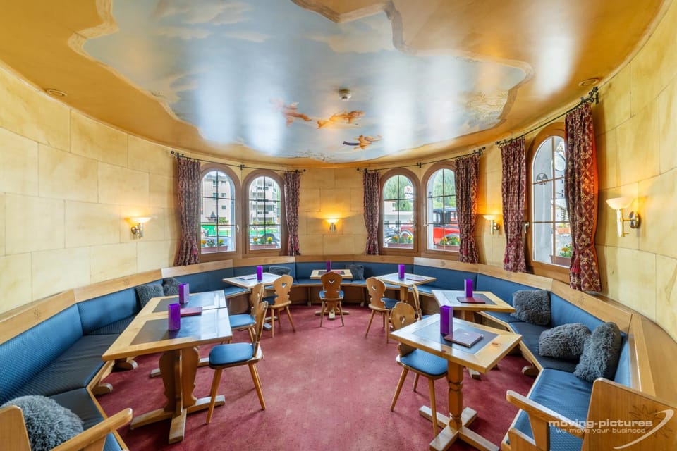 Restaurant/places to eat, Seating area