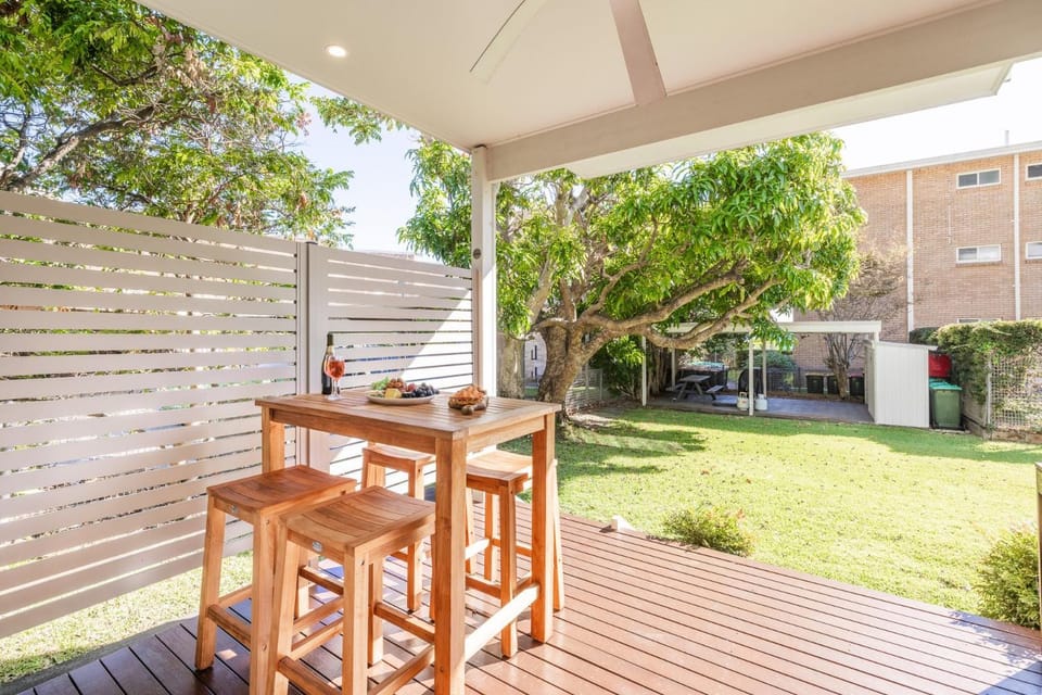 Florida 1 - 2 min walk to beach shops and restaurants House in Shoal Bay