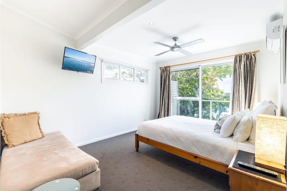 Florida 1 - 2 min walk to beach shops and restaurants House in Shoal Bay