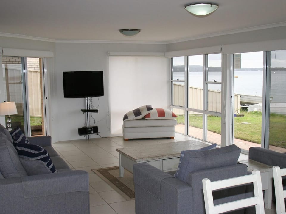 The Clippers 1 fabulous waterfront unit Apartment in New South Wales