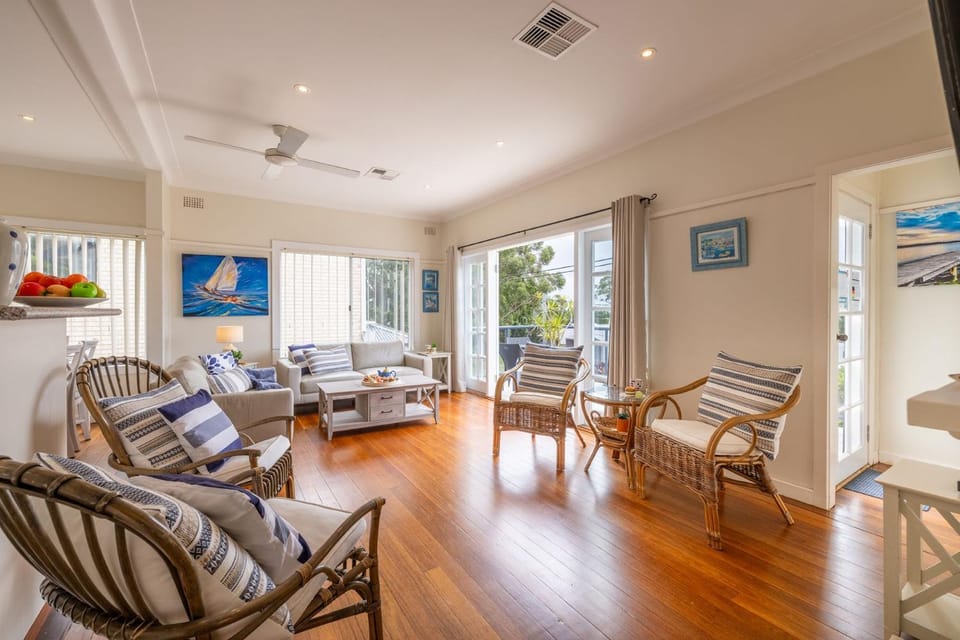 Mon Reve 4A Tallean Road three bedroom property with Wi-Fi, air conditioning House in Nelson Bay