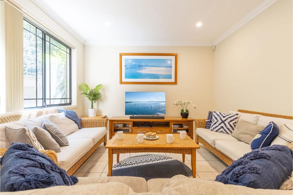 2 11a Christmas Bush Avenue - fantastic pet friendly townhouse close to Dutchies Beach with Wi-Fi and Air Con House in Nelson Bay