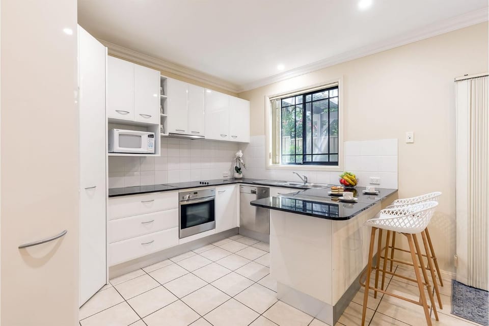 2 11a Christmas Bush Avenue - fantastic pet friendly townhouse close to Dutchies Beach with Wi-Fi and Air Con House in Nelson Bay
