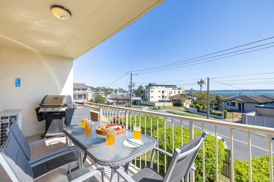 Yarramundi, 4,47 Magnus Street - air conditioned unit with air con, wi-fi, water views and close to town House in Nelson Bay