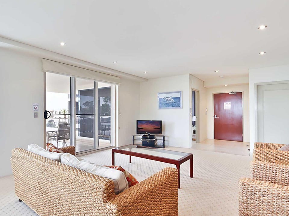 Carrington, 8 15 Government Road - spacious unit with air conditioning, lift, secure parking and close to town Apartment in Nelson Bay