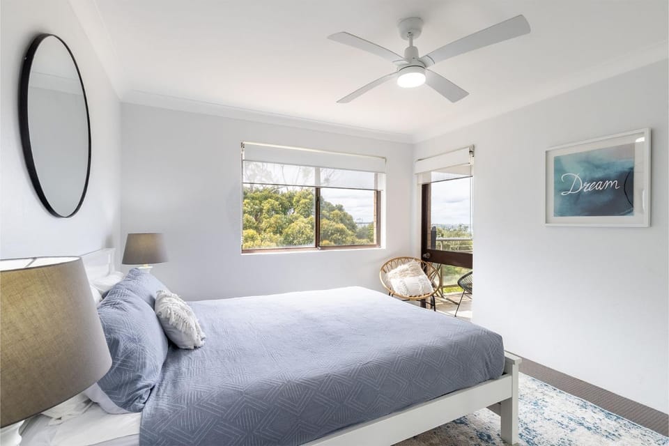 Intrepid 11 Absolute Beachfront Bliss Apartment in Shoal Bay