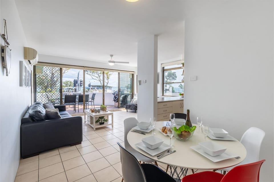 Fleetwood 2 spectacular views Apartment in Shoal Bay