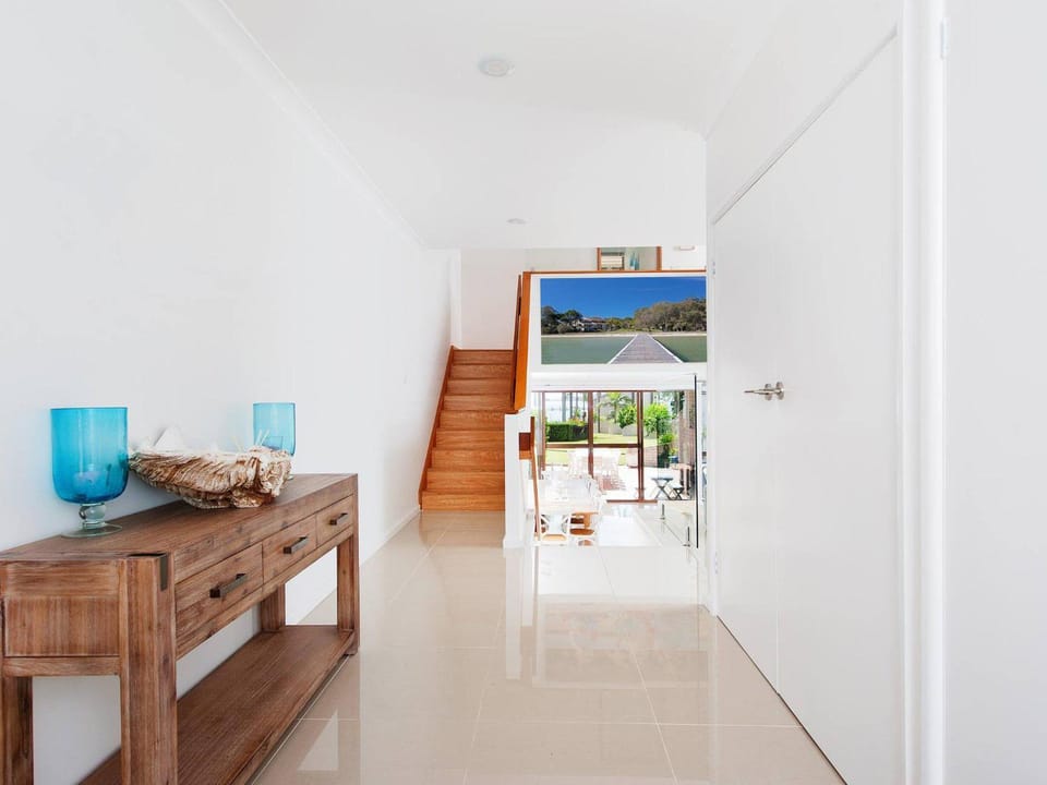The Moorings 15 stunning with water views and pool House in Pearson Park