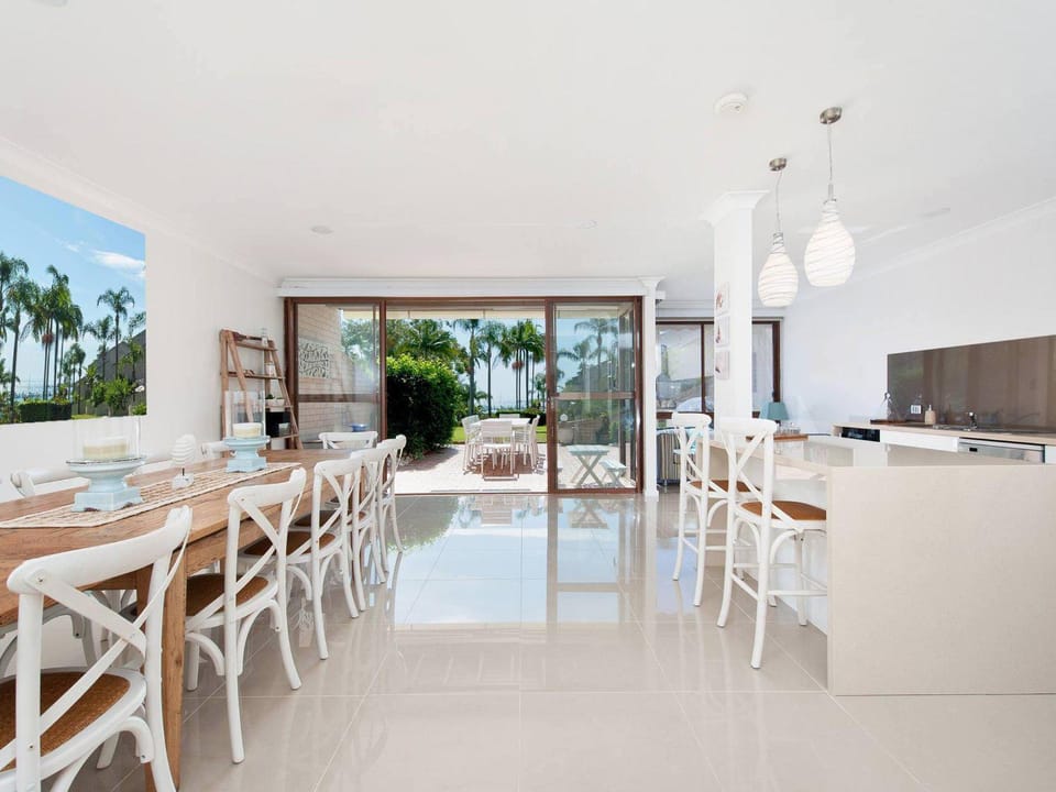 The Moorings 15 stunning with water views and pool House in Pearson Park