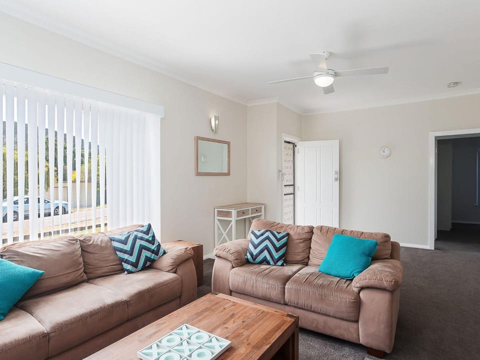 Sandy Shoal Shoal Bay Beach Cottage with aircon House in Shoal Bay
