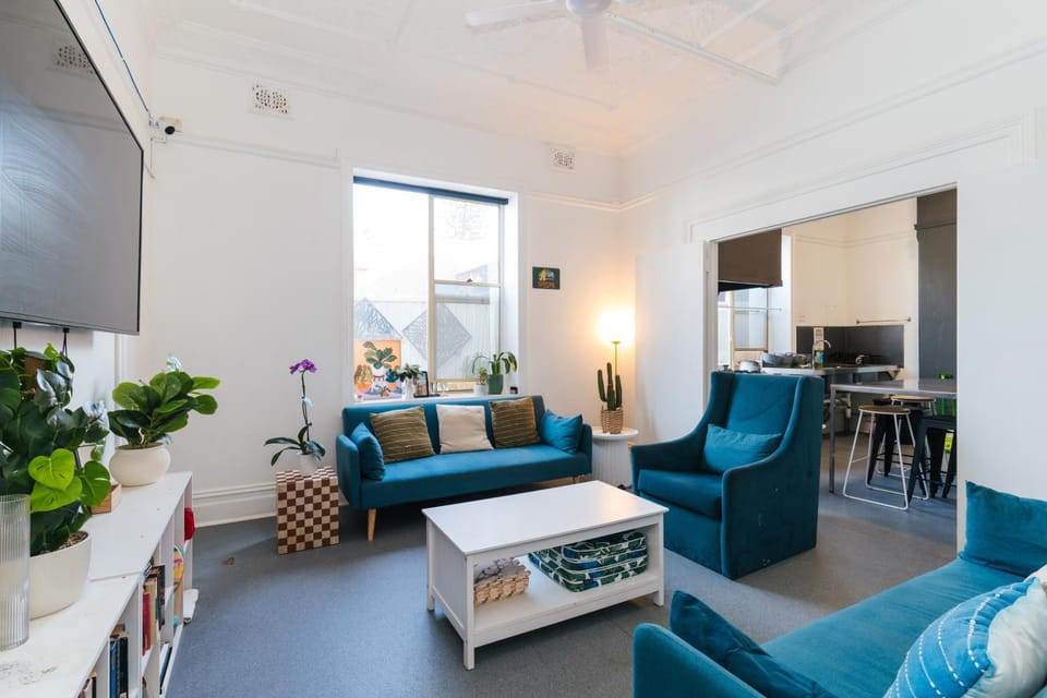 Communal lounge/ TV room, TV and multimedia, Living room, Seating area, Evening entertainment