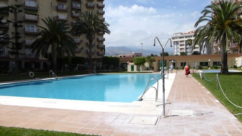 Swimming pool, Swimming pool