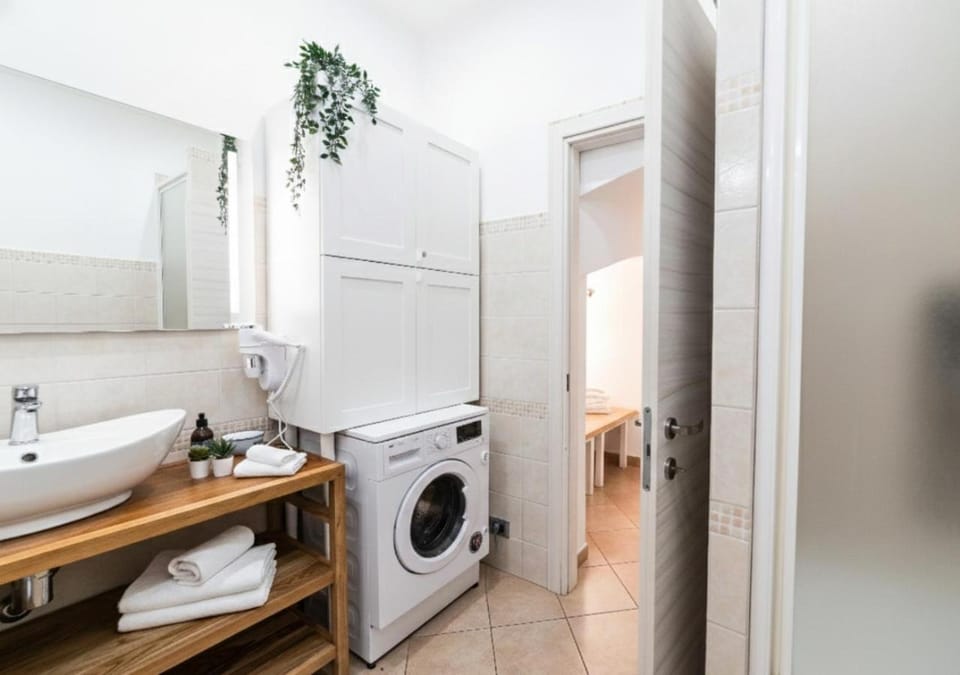 Bathroom, washing machine