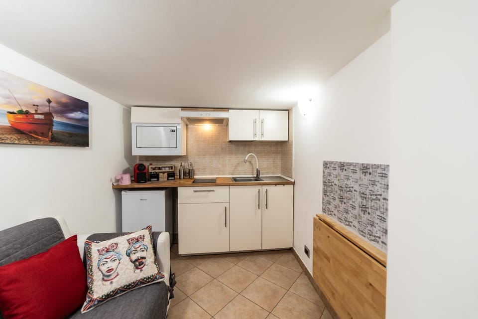 Kitchen or kitchenette, Living room, Photo of the whole room, Dining area, minibar, stove, kitchen