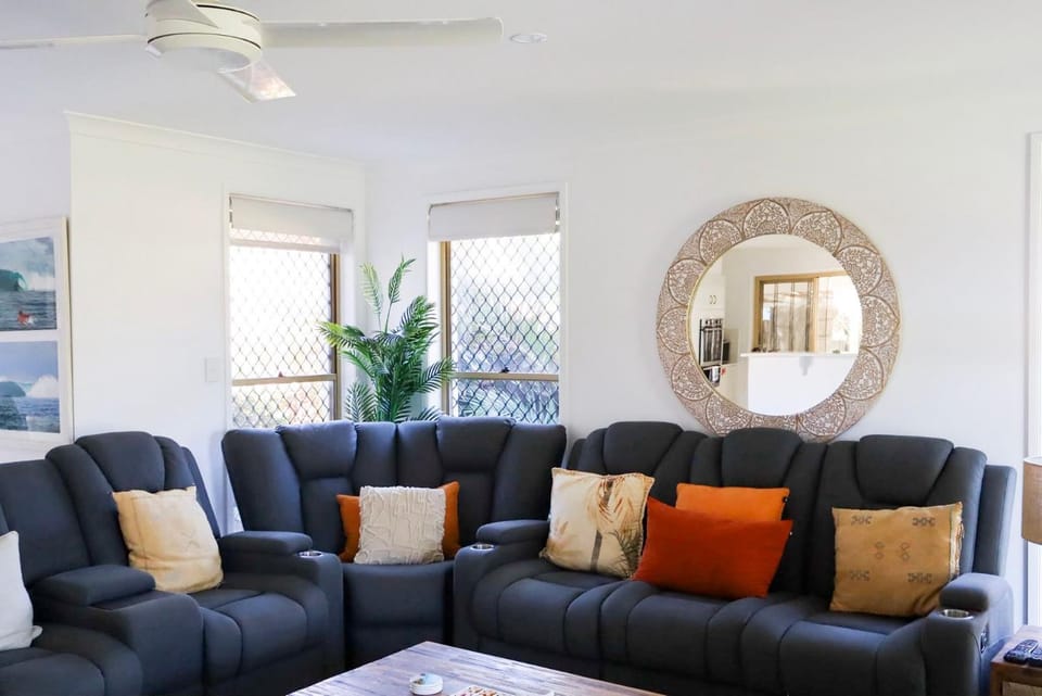 Kailani Beach House - Stone Real Estate Yamba House in Yamba